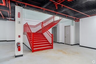 3302 30th Ave, Long Island City, NY à louer Photo intérieure– Image 2 sur 4