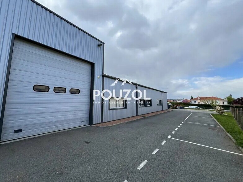 Local d’activités dans Romagnat à louer - Photo de l’immeuble – Image 3 sur 10