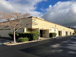 962-996 Hanson Ct, Milpitas, CA à louer Photo de l’immeuble– Image 2 sur 10