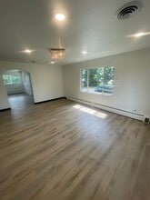 5827 Steubenville Pike, McKees Rocks, PA à louer Photo de l’immeuble– Image 2 sur 9