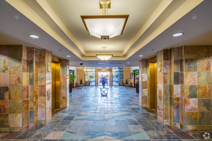 6720 N Scottsdale Rd, Scottsdale, AZ à louer - Hall d’entrée – Image 3 sur 8