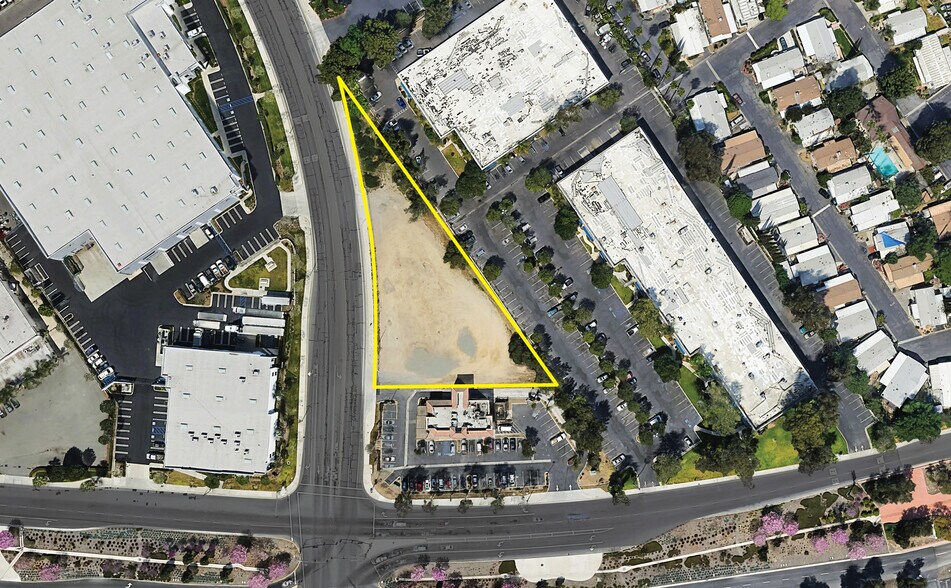 Promenade Ave, Corona, CA à vendre - Photo principale – Image 1 sur 5