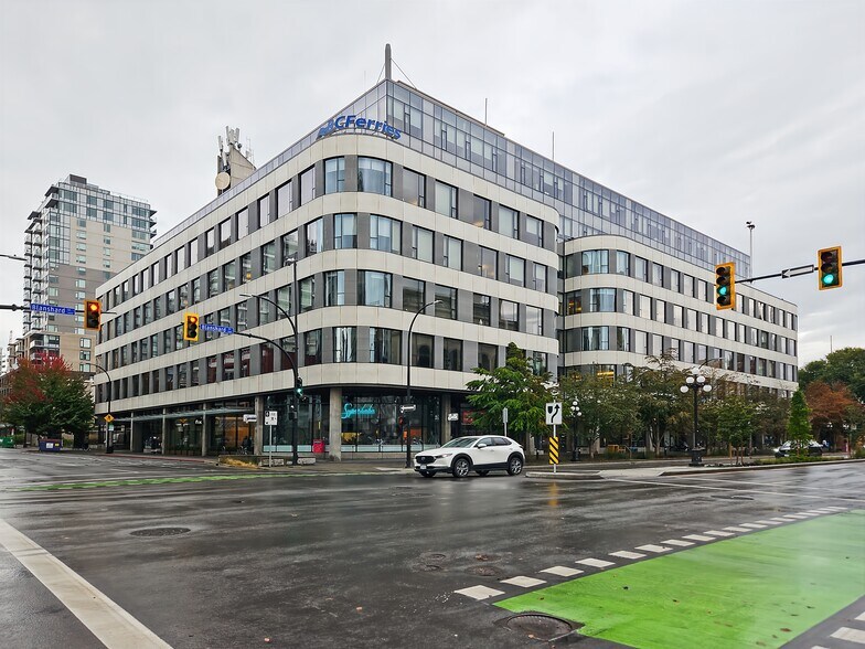 1321-1325 Blanshard St, Victoria, BC à louer - Photo de l’immeuble – Image 2 sur 17