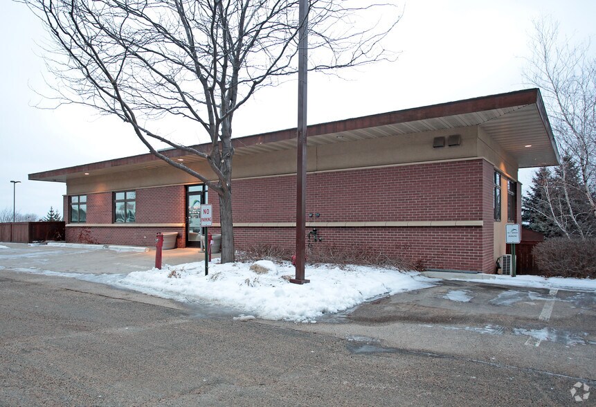 181 S River Ridge Cir, Burnsville, MN à vendre - Photo de l’immeuble – Image 3 sur 10