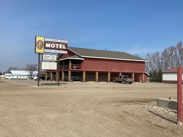 903 Park St W, Park River, ND à vendre - Photo de l’immeuble – Image 1 sur 18