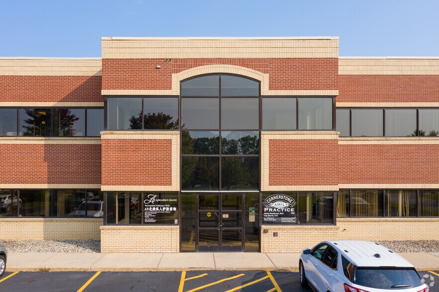 2852 Eyde Pky, East Lansing, MI à louer - Photo de l’immeuble – Image 2 sur 7