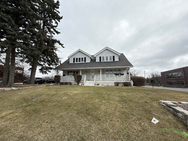 8505 W Forest Home Ave, Greenfield, WI à louer - Photo de l’immeuble – Image 1 sur 17