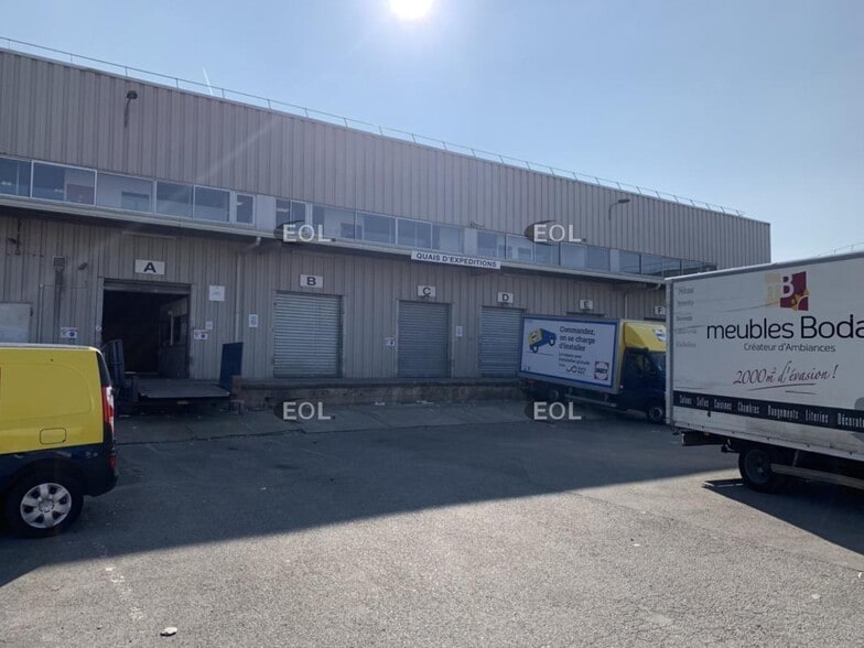 Industriel/Logistique dans Sucy-en-Brie à louer - Photo de l’immeuble – Image 2 sur 7