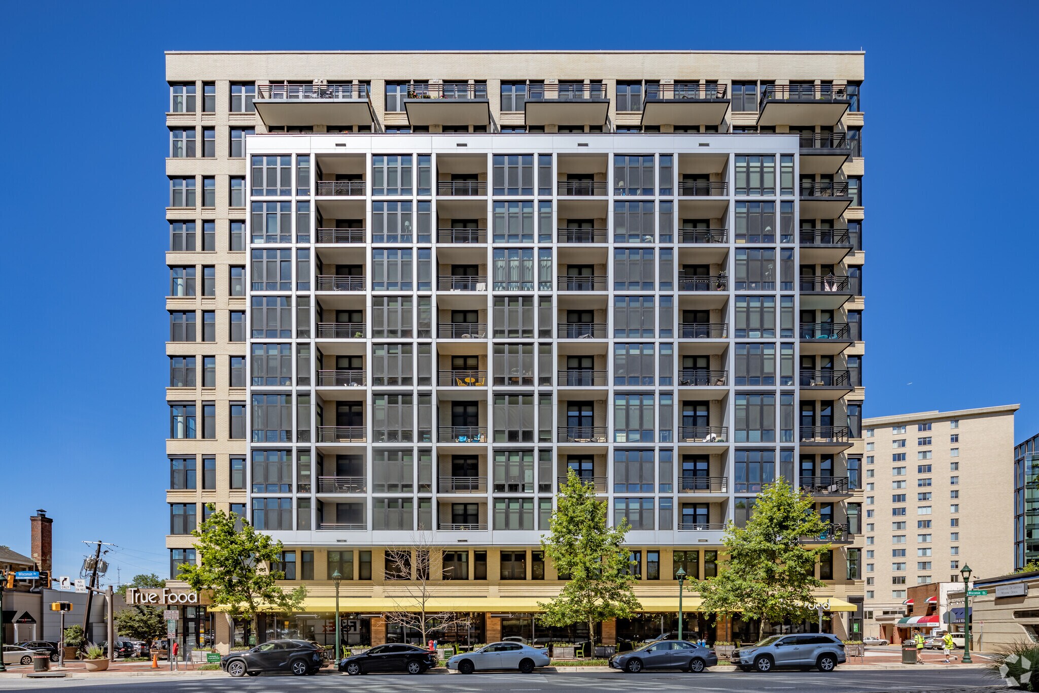 7077 Woodmont Ave, Bethesda, MD à louer Photo principale– Image 1 sur 15