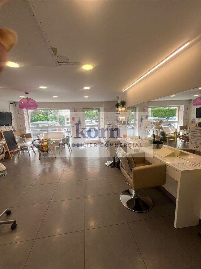Plus de détails pour Local commercial à vendre