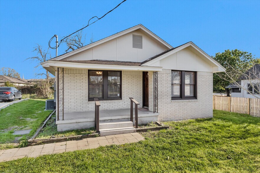 207 W Montgomery St, Willis, TX à louer - Photo principale – Image 1 sur 19