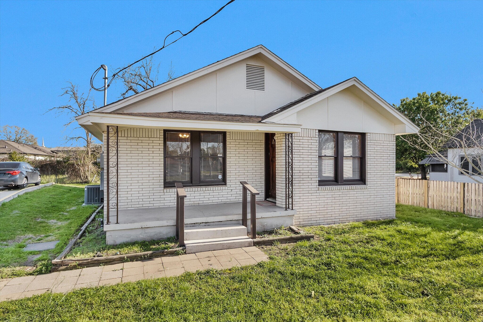 207 W Montgomery St, Willis, TX à louer Photo principale– Image 1 sur 20