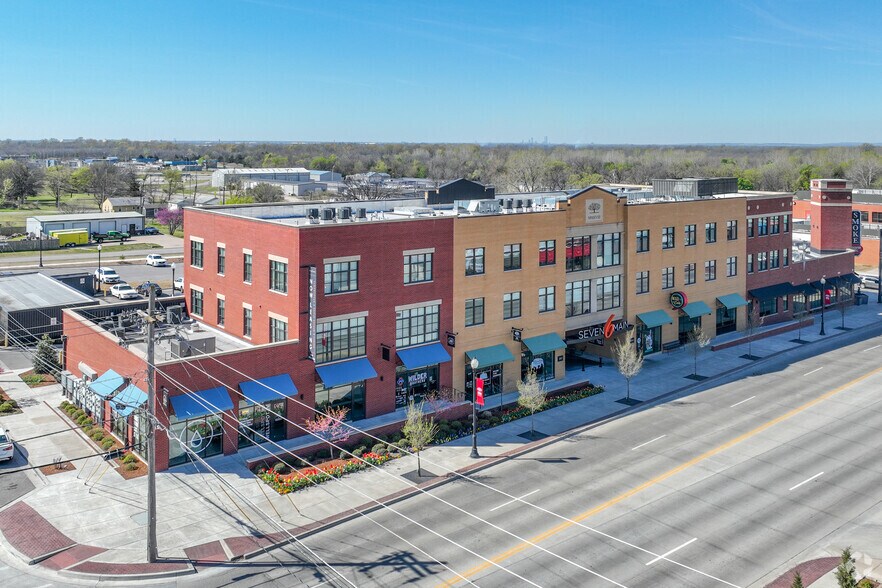 201 S Main St, Owasso, OK à vendre - Photo principale – Image 2 sur 45