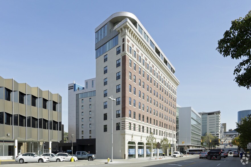 201 Michigan St NW, Grand Rapids, MI à louer - Photo de l’immeuble – Image 3 sur 39