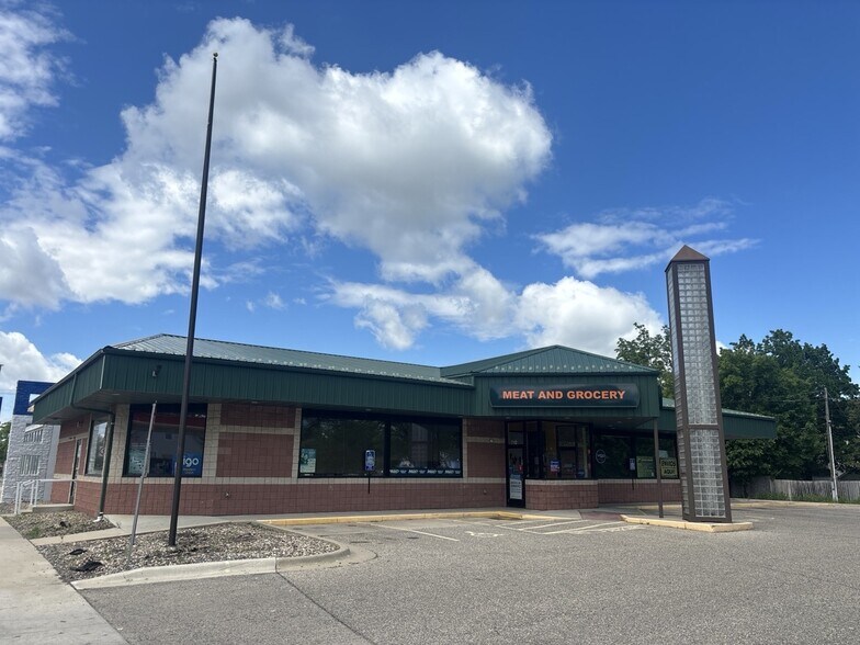 712 NW 4th St, Faribault, MN à louer - Photo de l’immeuble – Image 2 sur 4