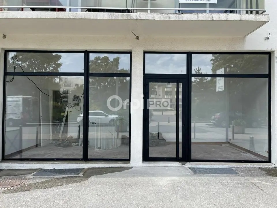 Local commercial dans Quiberon à louer Photo de l’immeuble– Image 1 sur 4