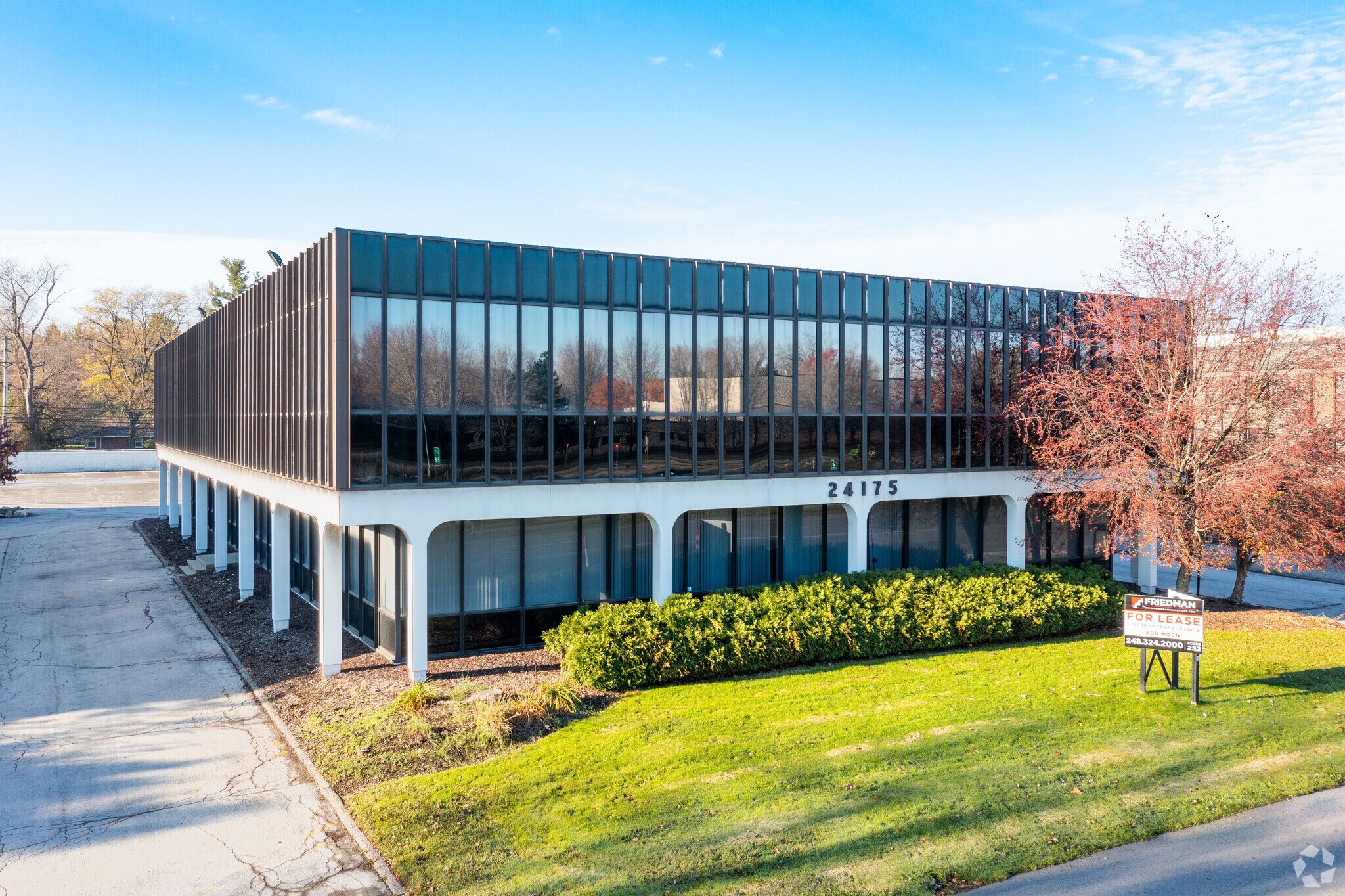 24175 Northwestern Hwy, Southfield, MI à louer Photo principale– Image 1 sur 13