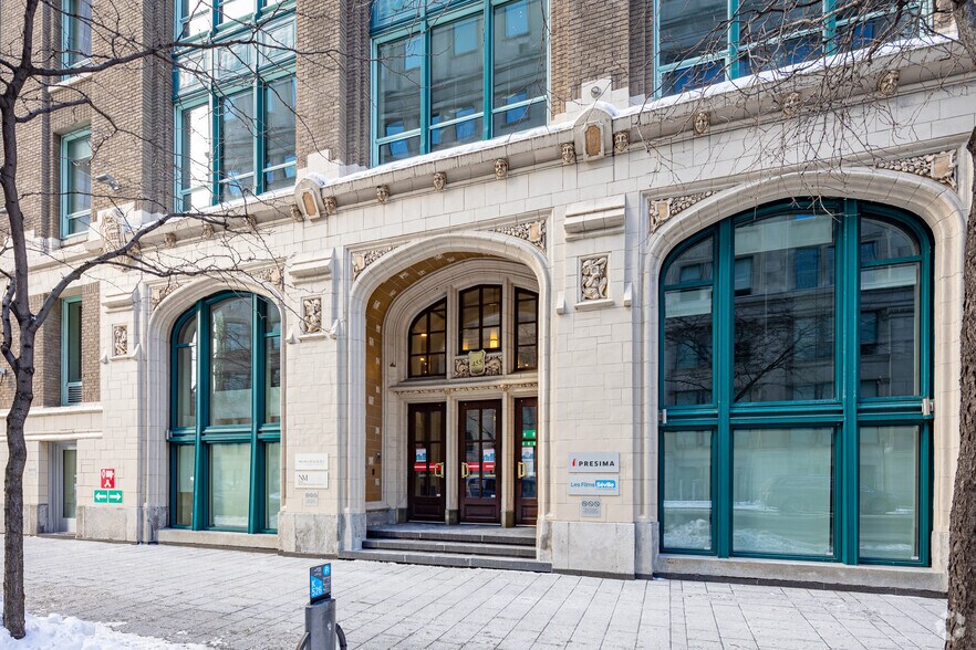 455 Rue Saint-Antoine O, Montréal, QC à louer - Photo de l’immeuble – Image 3 sur 18