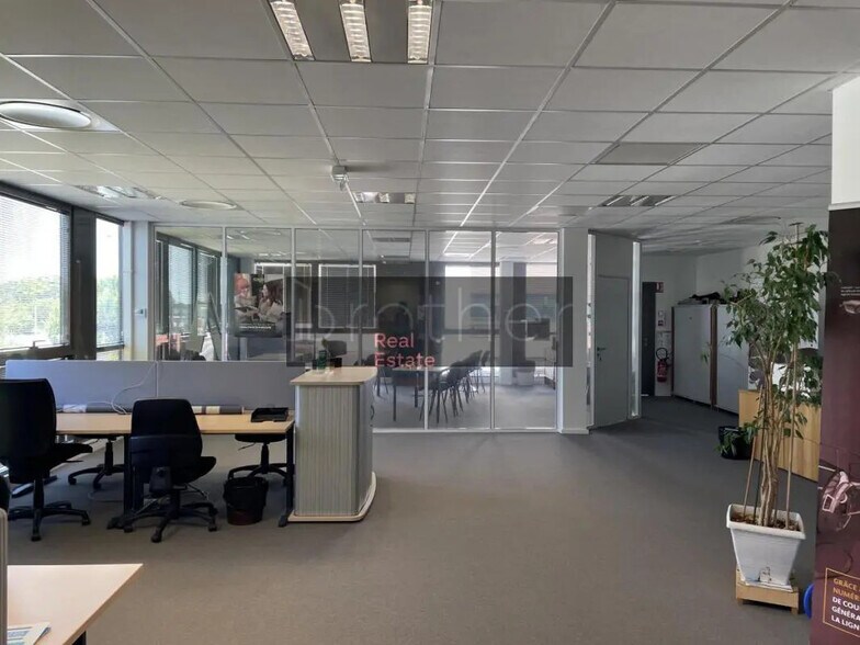Bureau dans Pessac à louer - Photo de l’immeuble – Image 2 sur 5