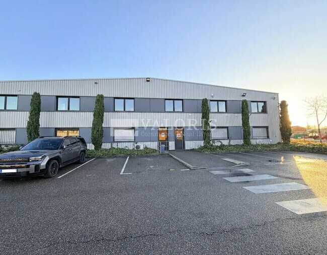 Plus de détails pour 4 Rue Fulgencio Gimenez, Vaulx-en-Velin - Bureau, Local d'activités à louer