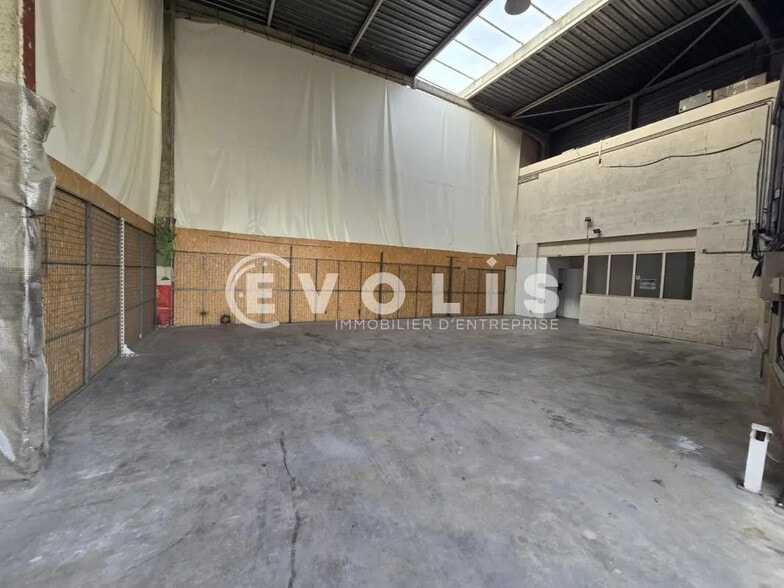 Local d’activités dans Morangis à louer - Photo de l’immeuble – Image 2 sur 8