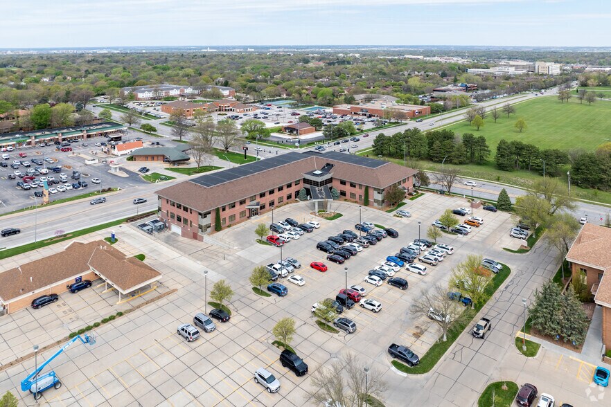 7001 A St, Lincoln, NE à louer - Photo de l’immeuble – Image 2 sur 5