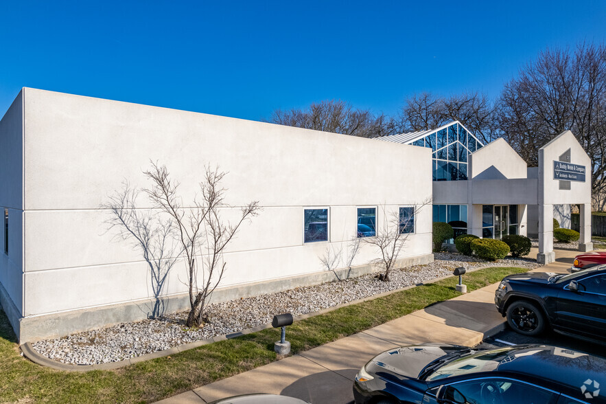 3057 E Cairo St, Springfield, MO à louer - Photo de l’immeuble – Image 2 sur 6