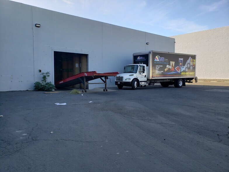 10220 Norris Ave, Pacoima, CA à vendre - Photo de l’immeuble – Image 2 sur 8