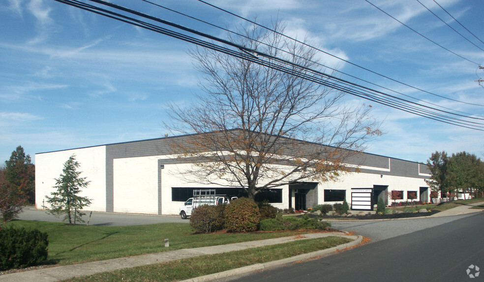 28 Industrial Dr, Middletown, NY à louer - Photo de l’immeuble – Image 1 sur 15