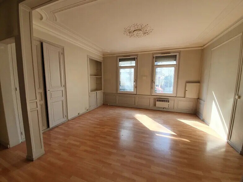 15 Rue Du Docteur Maunoury, Chartres à louer - Photo de l’immeuble – Image 3 sur 6