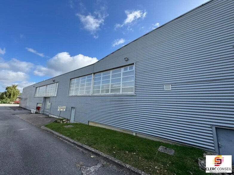 Bureau dans Vernon à louer - Photo de l’immeuble – Image 3 sur 23