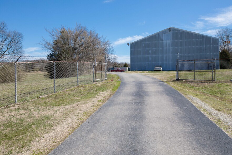 1742 Monsanto Rd, Columbia, TN à louer - Photo de l’immeuble – Image 3 sur 12