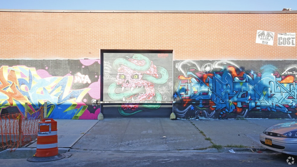32 Meadow St, Brooklyn, NY à louer - Photo de l’immeuble – Image 3 sur 15