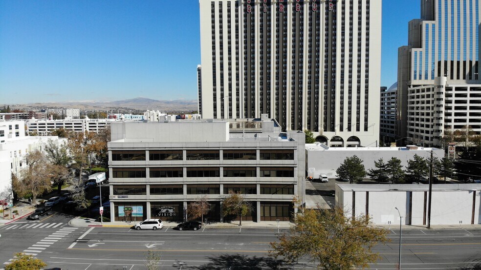 236 W 6th St, Reno, NV à louer - Photo de l’immeuble – Image 2 sur 12