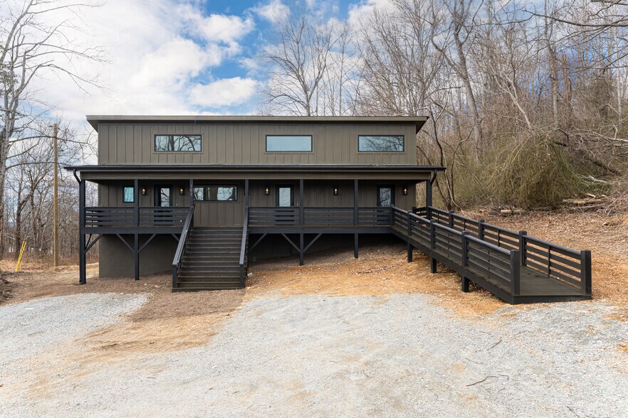 153 Hackleburg Ln, Hendersonville, NC à vendre - Photo de l’immeuble – Image 3 sur 29