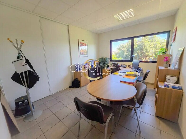 Bureau dans Gerzat à louer - Photo de l’immeuble – Image 3 sur 11