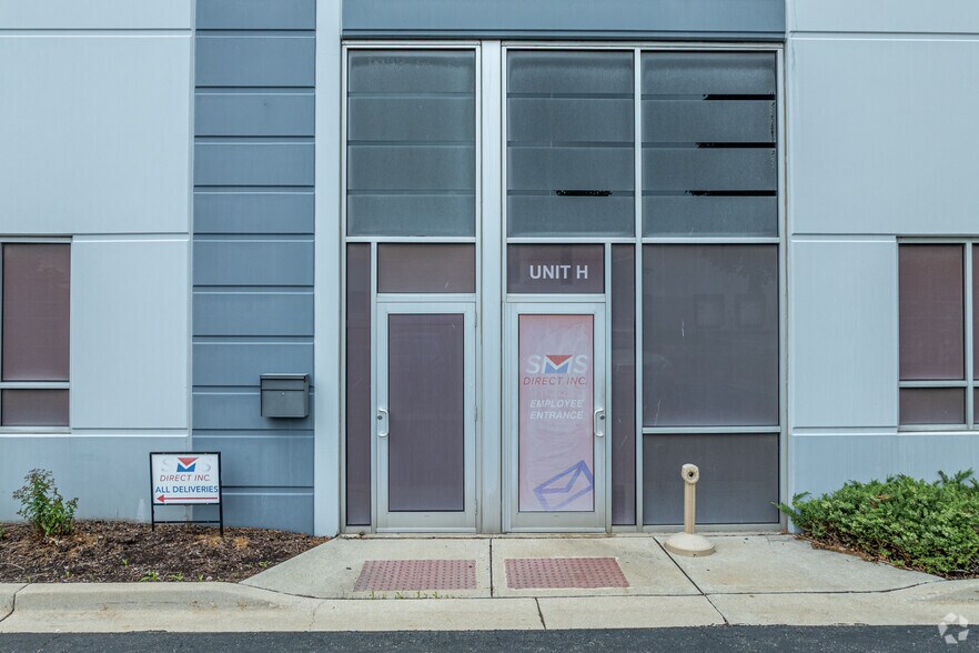 1000 W Crossroads Pkwy, Bolingbrook, IL à louer - Photo de l’immeuble – Image 3 sur 5