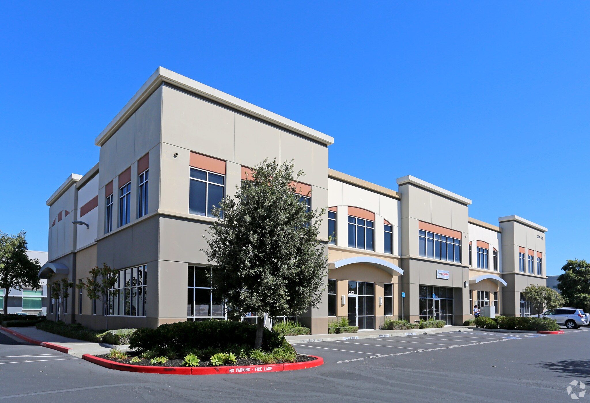 2201-2213 N Loop Rd, Alameda, CA à vendre Photo de l’immeuble– Image 1 sur 26