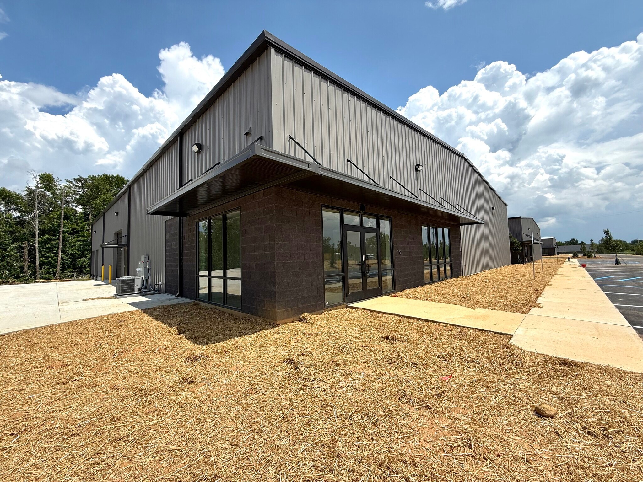 100 War Birds blvd, Spartanburg, SC à louer Photo principale– Image 1 sur 24