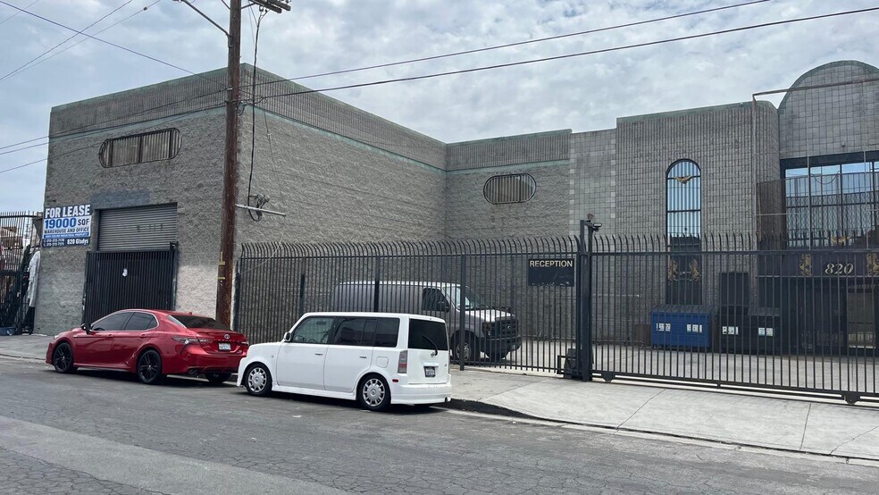 820 Gladys Ave, Los Angeles, CA à louer - Photo de l’immeuble – Image 3 sur 11