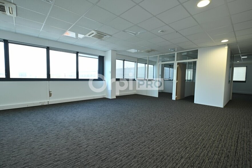 355 Avenue Henri Schneider, Meyzieu à louer - Photo intérieure – Image 1 sur 29