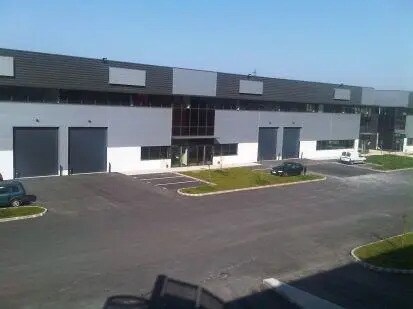 Local d’activités dans Saint-Denis à louer - Photo de l’immeuble – Image 2 sur 10