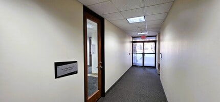 4545 Fuller Dr, Irving, TX à louer Photo intérieure– Image 1 sur 17