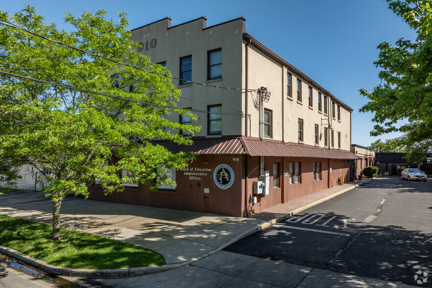 910 4th Ave, Asbury Park, NJ à louer - Photo de l’immeuble – Image 3 sur 10