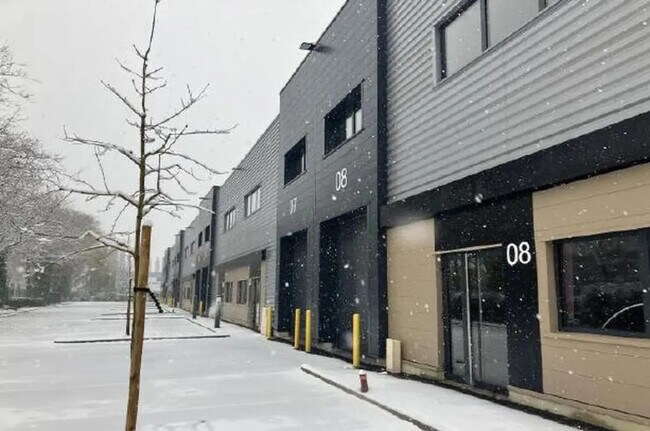 Plus de détails pour Bureau, Local d'activités à louer