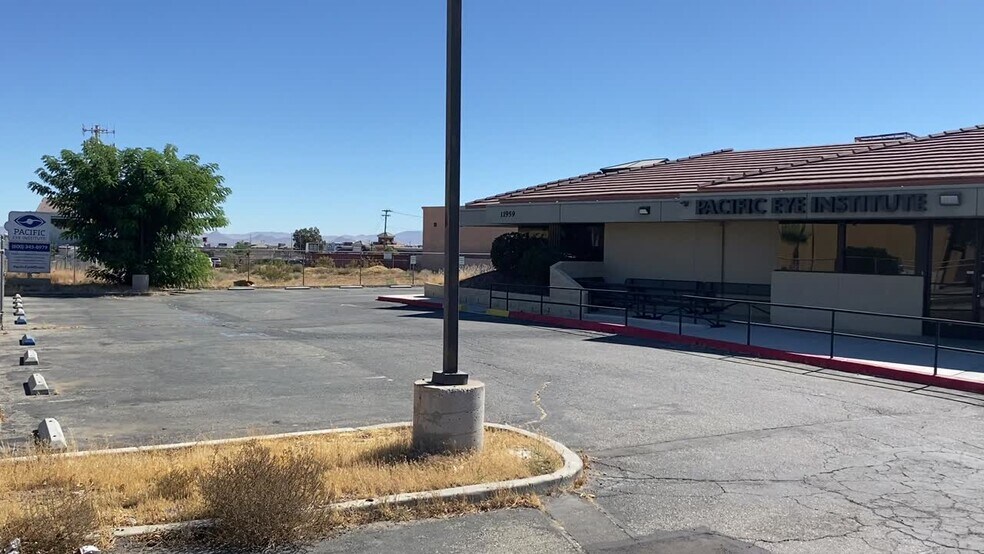 11959 Mariposa Rd, Hesperia, CA à louer - Vidéo sur l’annonce professionnelle – Image 2 sur 4