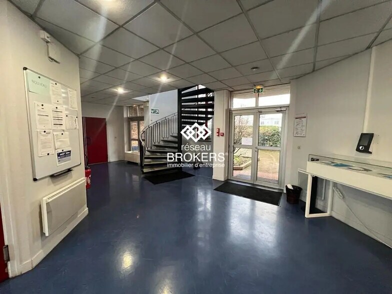 Industriel/Logistique dans Le Plessis-Bouchard à vendre - Photo de l’immeuble – Image 1 sur 7
