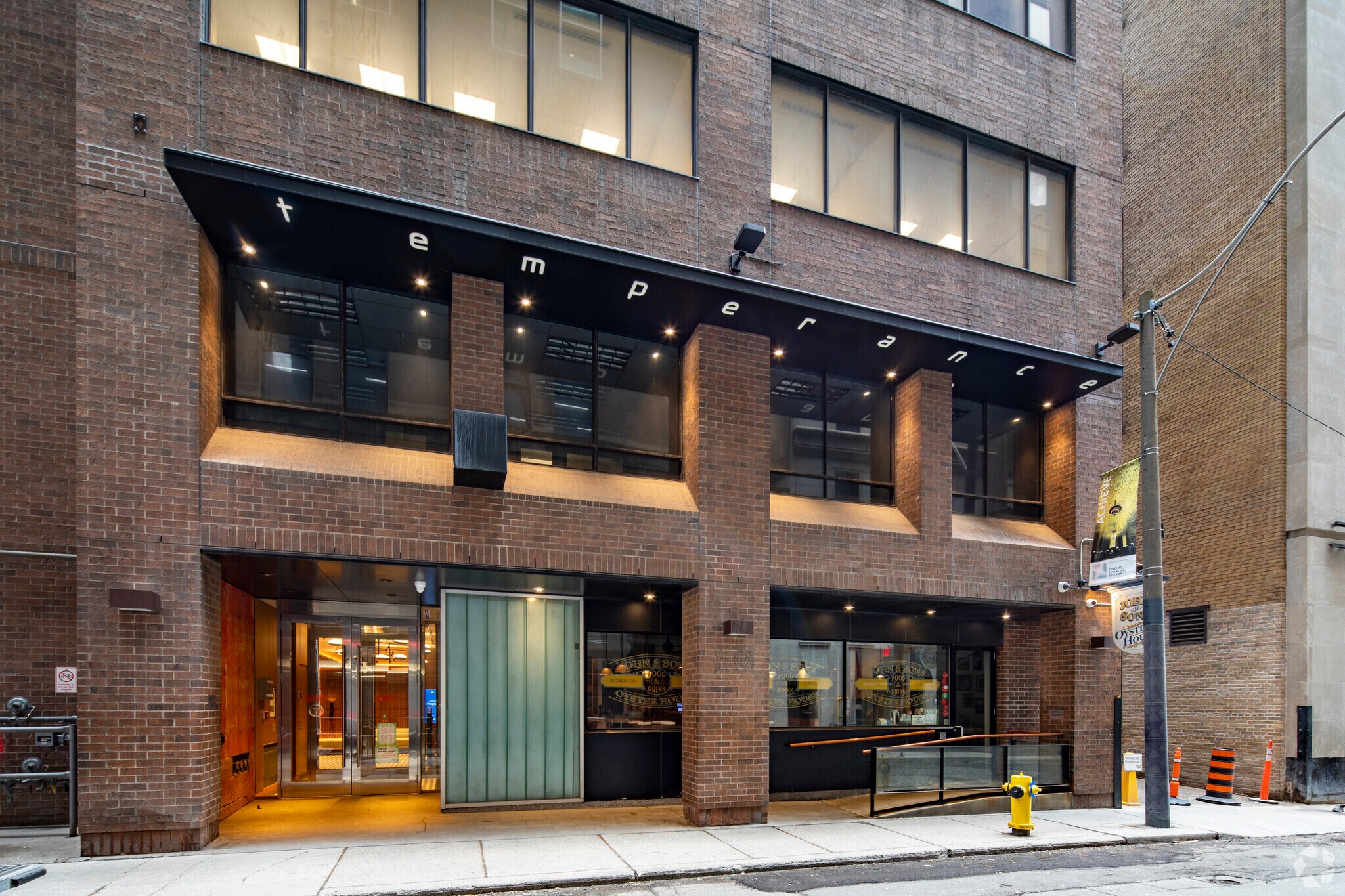 56 Temperance St, Toronto, ON à louer Photo principale– Image 1 sur 11