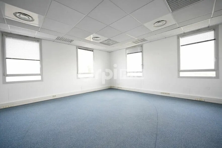 Bureau dans Bron à louer - Photo intérieure – Image 3 sur 7