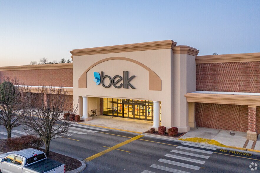 377 W Jackson St, Cookeville, TN à louer - Photo principale – Image 1 sur 37